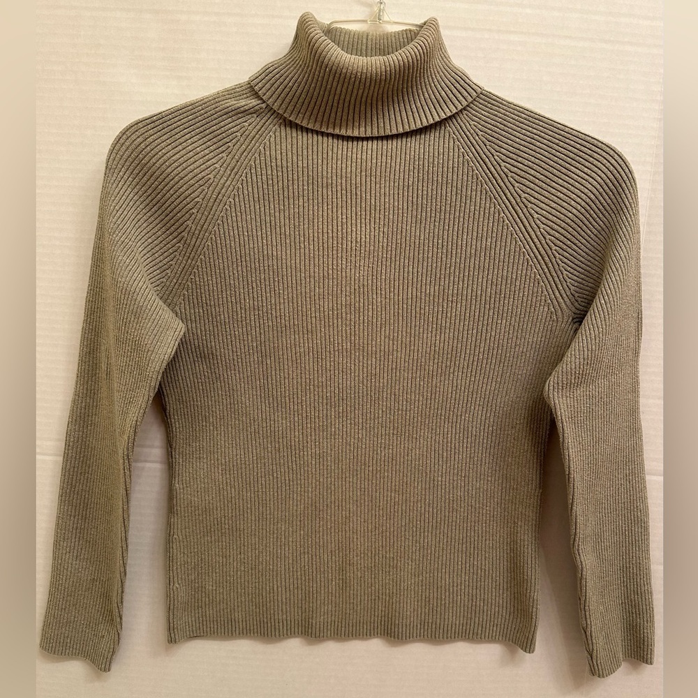 Women’s Turtleneck Sweater Light Khaki Green Size M